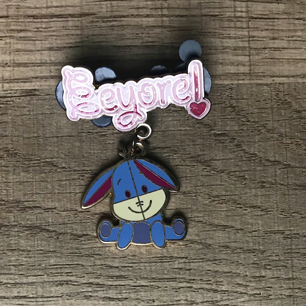 Eeyor Disney pin
